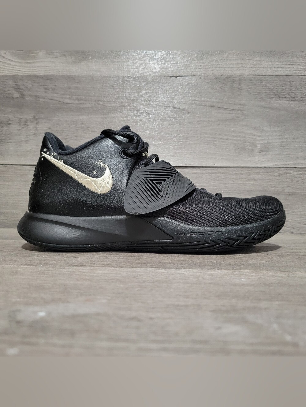 Nike Kyrie Flytrap 3 Size 10.5 Black Metallic BQ3060-008